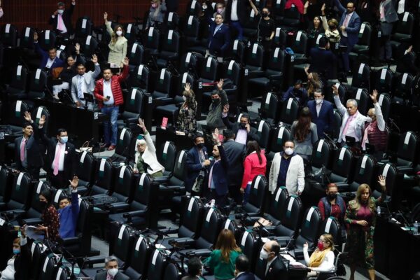 El diputado panista Elías Lixa protagoniza pleito con morenista en San Lázaro