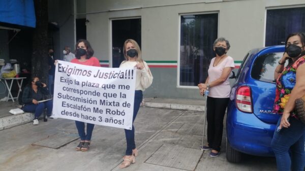 Exigen plaza en el Issste, que la Comisión Mixta de Escalafón le quitó