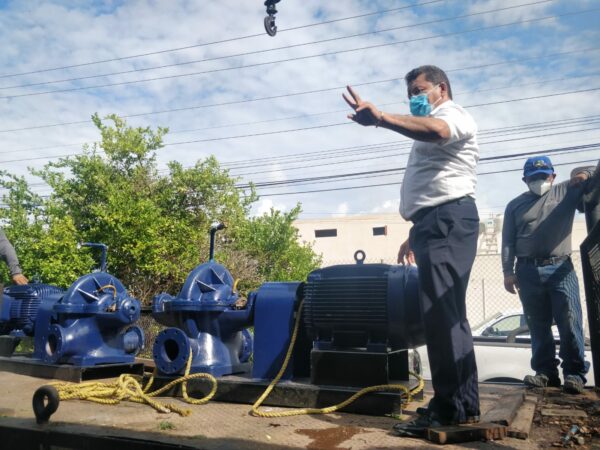 Cambian 10 válvulas para mejorar la presión del agua en Ciudad Caucel