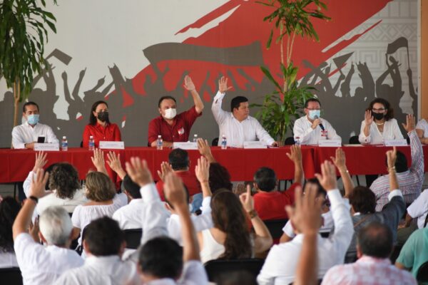 La traición de Mauricio Sahuí sorprende al dirigente Municipal del PRI