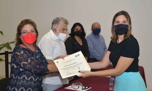 Entrega Poder Judicial certificación y refrendo a mediadores privados