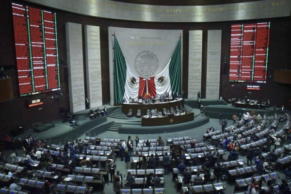 Diputados Federales avalan inscripción obligatoria de los mayores de 18 años al Registro Federal de Contribuyentes