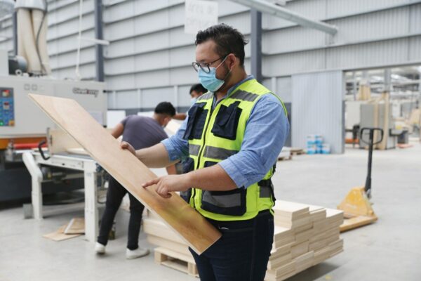 Más de 400 empleados formales mantiene la planta de Woodgenix en Yucatán
