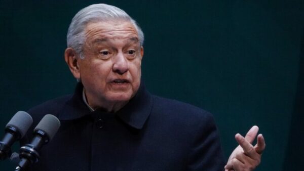AMLO anuncia refuerzo de las vacunas contra la Covid-19 para los docentes