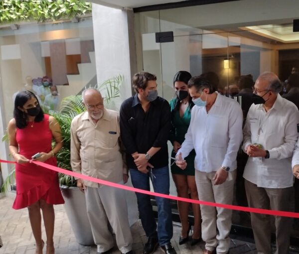 Se inaugura hotel en la Avenida Pérez Ponce