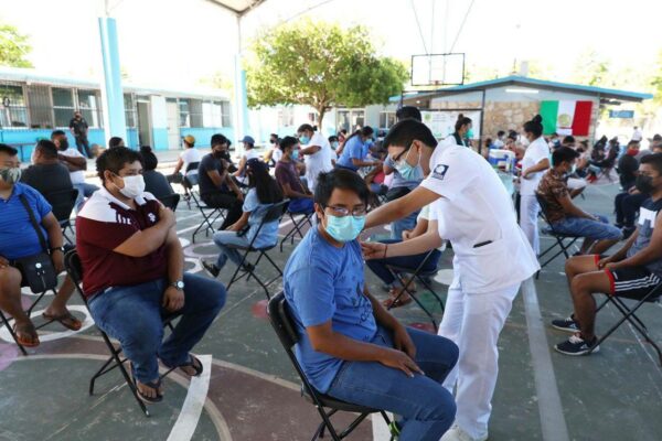 Inicia vacunación contra Coronavirus para personas de 18 a 29 y 30 a 39 años, de 10 municipios de Yucatán