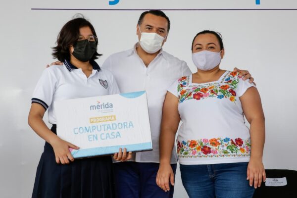 El alcalde Renán Barrera comprometido con el desarrollo de las y los jóvenes estudiantes del Municipio