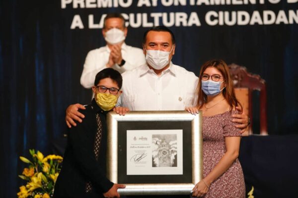 El alcalde Renán Barrera entrega el “Premio Ayuntamiento de Mérida a la Cultura Ciudadana 2021”