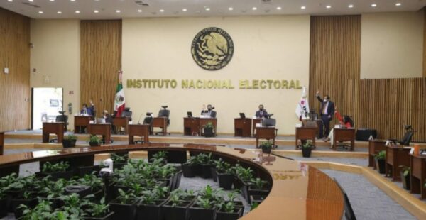 AMLO acusó al INE de obstaculizar la revocación de mandato