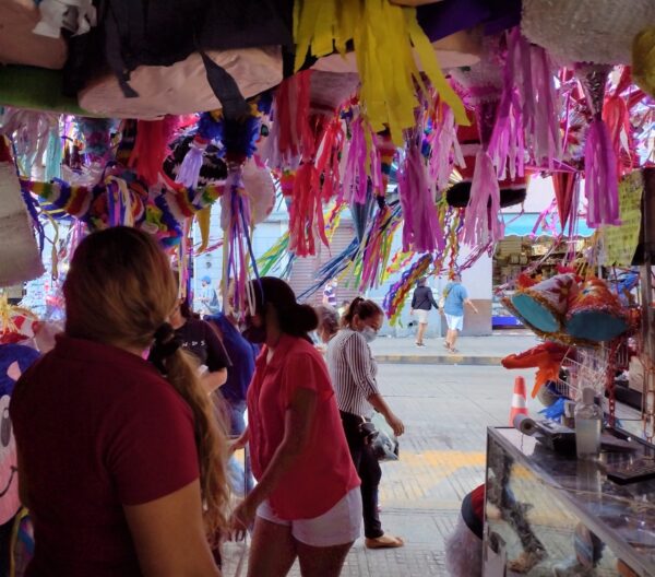La poca lectura de los periódicos impactó en la elaboración de las piñatas