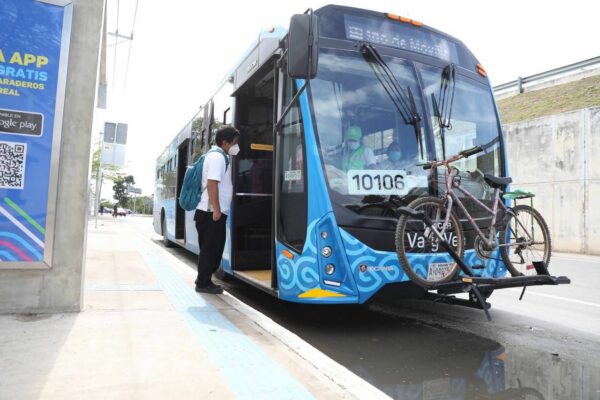 En apoyo a la economía de las familias yucatecas, el Gobernador Mauricio Vila Dosal dispuso que el servicio de la ruta periférico del nuevo sistema de transporte “Va y ven” sea gratuito durante todo el mes de enero