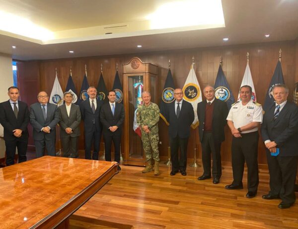 El Gobernador Mauricio Vila Dosal se reúne con funcionarios del Gobierno federal