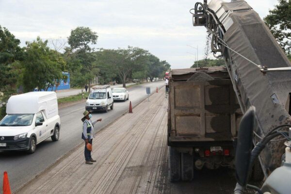 Gobierno del Estado realiza la repavimentación de otros 10 kilómetros críticos del Periférico de Mérida