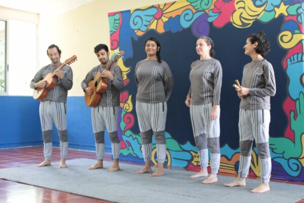 Refuerzan tradición oral, a través del teatro