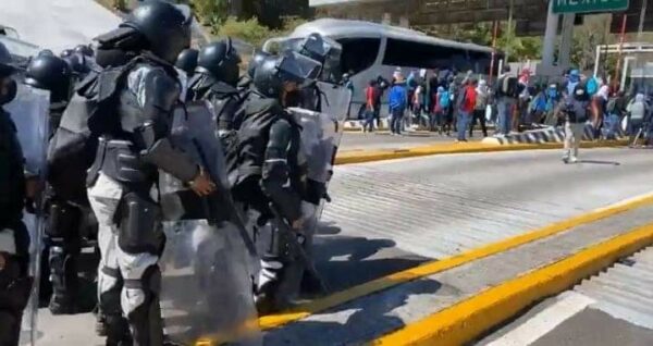 AMLO opina que el crimen organizado está infiltrado en la protesta de los normalistas de Ayotzinapa