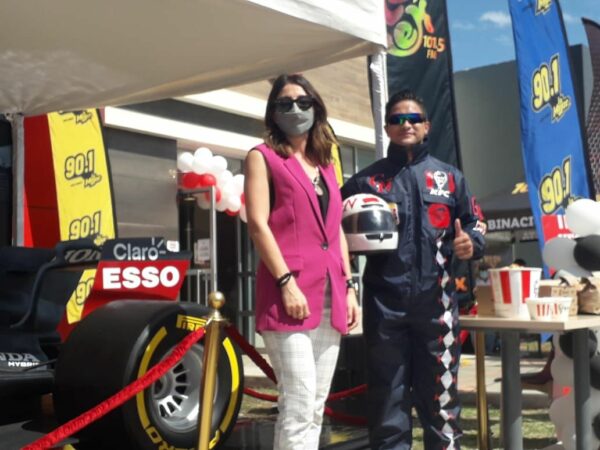 Auto réplica de “El Checo” Pérez en Mérida