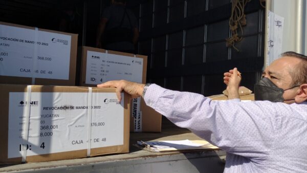 Llegaron las 1.6 millones de papeletas electorales para la revocación de mandato