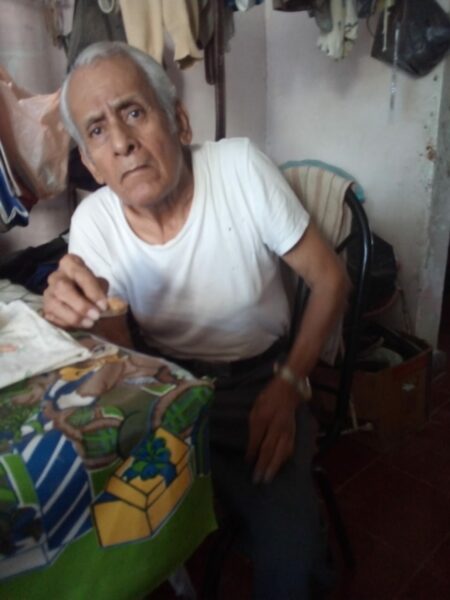 Persona mayor lleva tres años sin cobrar su pensión del bienestar