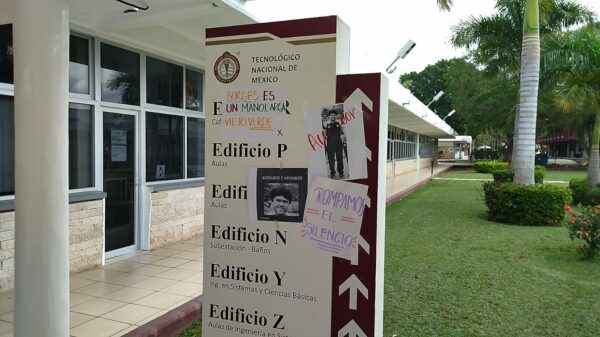 Alumnas del Tec Mérida protestan por presuntos casos de abuso sexual