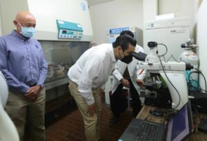 Gobierno del Estado continúa fortaleciendo las capacidades de investigación científica de Yucatán para prevenir futuras pandemias