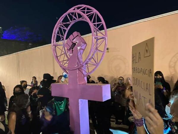 Sociedad Civil exige la detención de un iraní por ser potencial feminicida