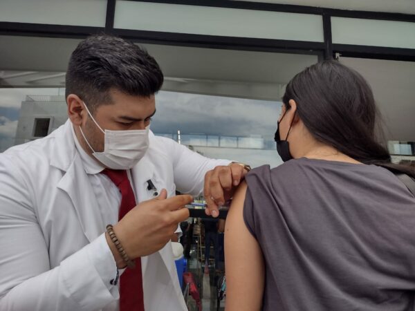 La pandemia no se terminará, será una endemia: Sauri Vivas