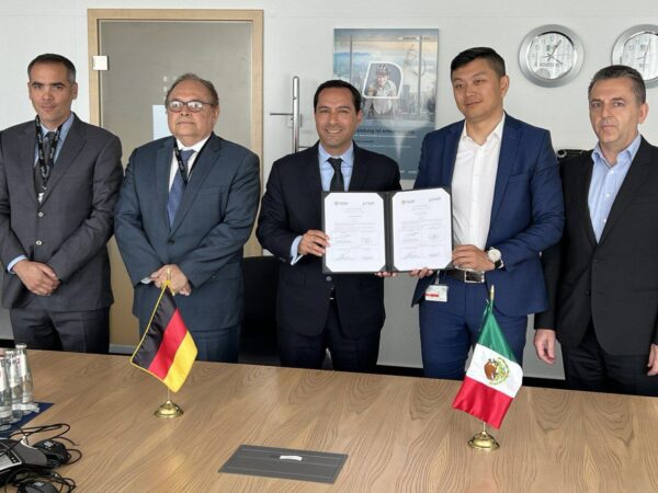 Gobernador Mauricio Vila Dosal concreta con empresa alemana Preh el establecimiento del Centro de Desarrollo de Ingeniería del Sureste de México que generará 300 empleos