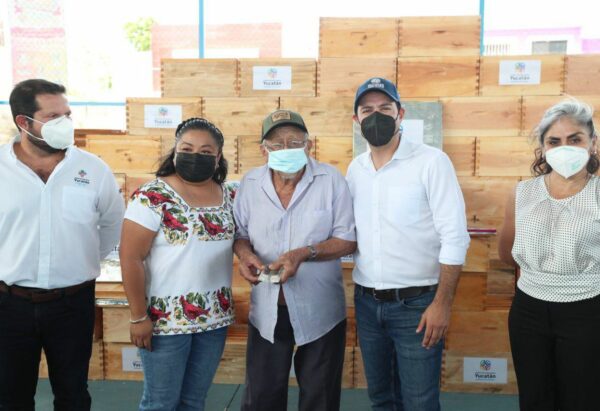 Más apoyos siguen llegando de manos del Gobernador Mauricio Vila Dosal a las familias yucatecas