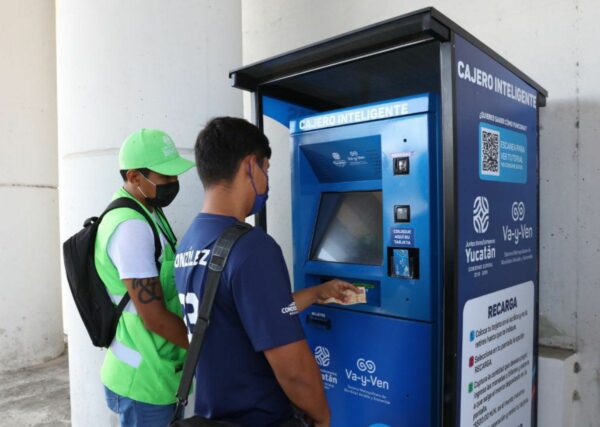 En orden y con mayor rapidez para los usuarios, transcurrió la primera jornada de cobro de la nueva ruta Periférico del sistema de transporte metropolitano “Va y ven"