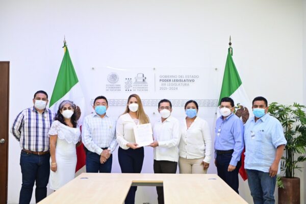 Carlos Pérez Pérez, listo para recibir el reconocimiento “A la Excelencia Docente del Estado de Yucatán”
