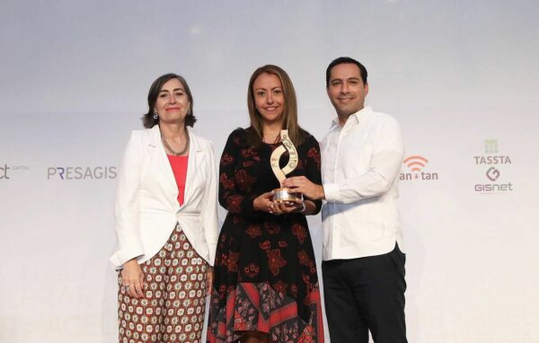 Entrega el Gobernador Mauricio Vila Dosal reconocimientos a proyectos de transformación innovadores en los Latam Smart City Awards