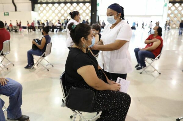 Acuden personas de 18 a 39 años de Mérida a recibir la cuarta dosis de refuerzo contra el Coronavirus