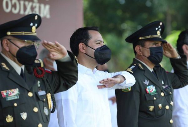 Asiste el Gobernador Mauricio Vila Dosal a ceremonia de cambio de mando de la 32 Zona Militar