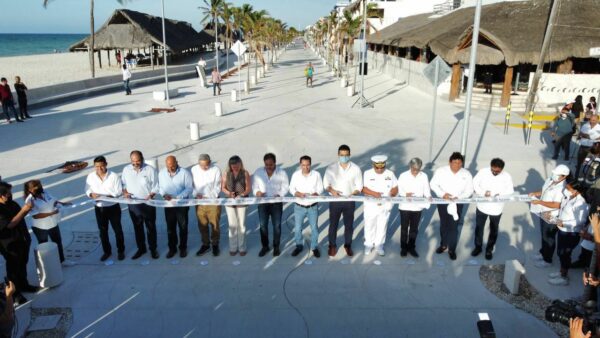 Entrega el Gobernador Mauricio Vila Dosal renovado Malecón Tradicional de Progreso
