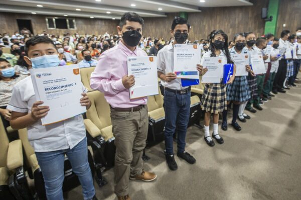 Destacan 15 estudiantes yucatecos en la Olimpiada del Conocimiento Infantil 2022