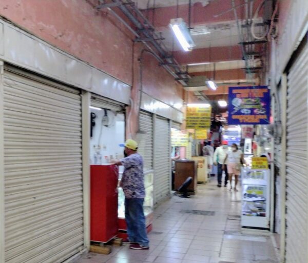 El mercado Lucas de Gálvez no necesita una escalera eléctrica