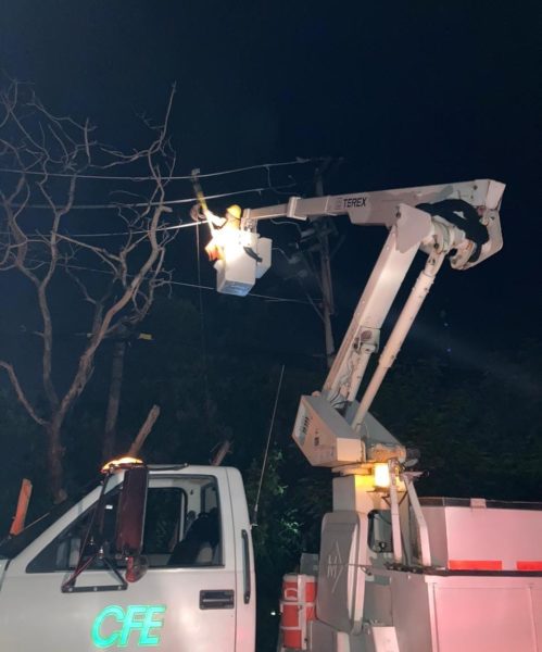 CFE informa los avances en el restablecimiento del servicio eléctrico por el paso de la tormenta de la Onda Tropical No. 16 en Yucatán.