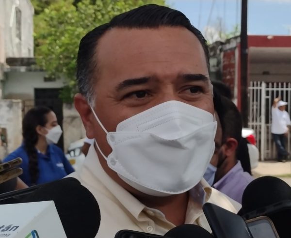 Renán Barrera prepara un informe austero e híbrido