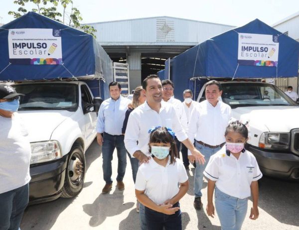 Realiza el Gobernador Mauricio Vila Dosal, el banderazo de arranque de la distribución de más de 267 mil paquetes útiles escolares del programa “Impulso Escolar”