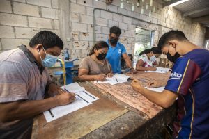 Trabajo coordinado para que más jóvenes y adultos certifiquen en Primaria y Secundaria