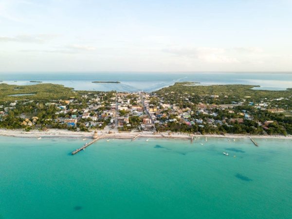 El servicio de energía eléctrica en la Isla Holbox, Quintana Roo, se encuentra normalizado