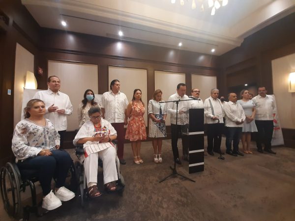 Senadores priistas dan espaldarazo a Murillo Karam