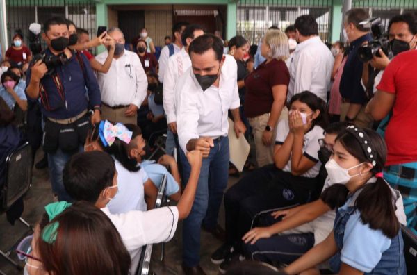 El Gobernador Mauricio Vila Dosal lleva a más estudiantes yucatecos sus paquetes de útiles de “Impulso Escolar”