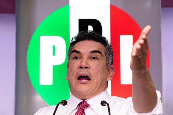Alito debe renunciar a la presidencia del PRI por amor a México