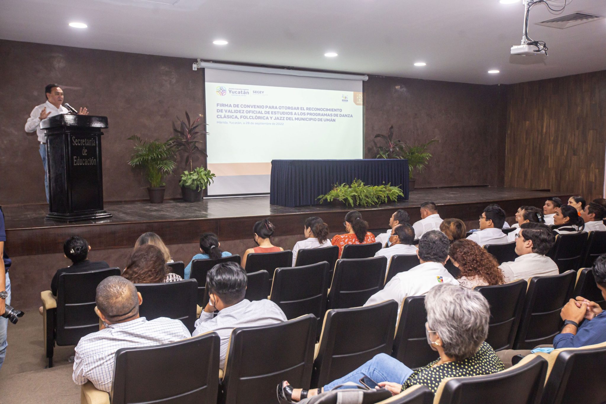 Segey respalda los servicios educativos del Centro para la Cultura y las Artes de Umán