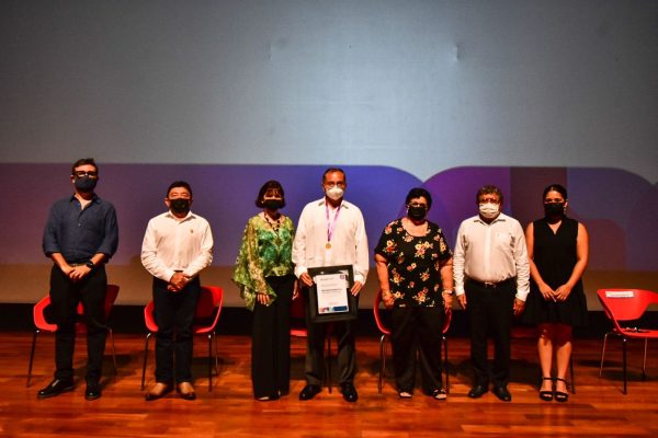 Jorge Cortés Ancona recibe la Medalla “Oswaldo Baqueiro López”