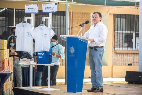 Entregarán estímulos económicos para combatir el rezago educativo