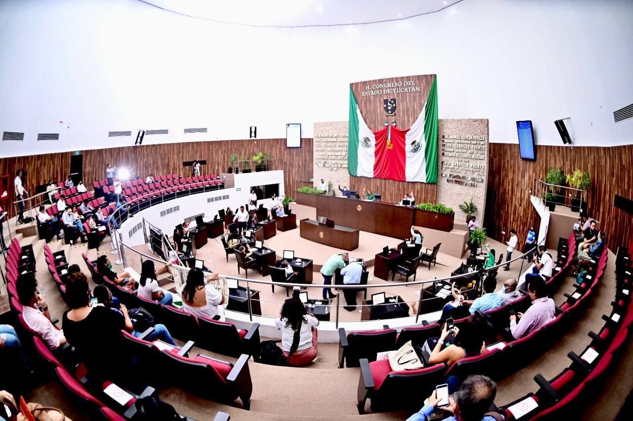 Aprueban modificaciones a la Constitución en materia del Derecho Humano a la Administración Pública