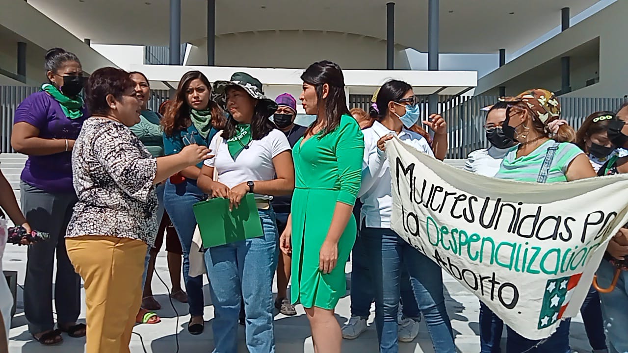 Feministas exigen a los diputados retomar la iniciativa para despenalizar el aborto en Yucatán