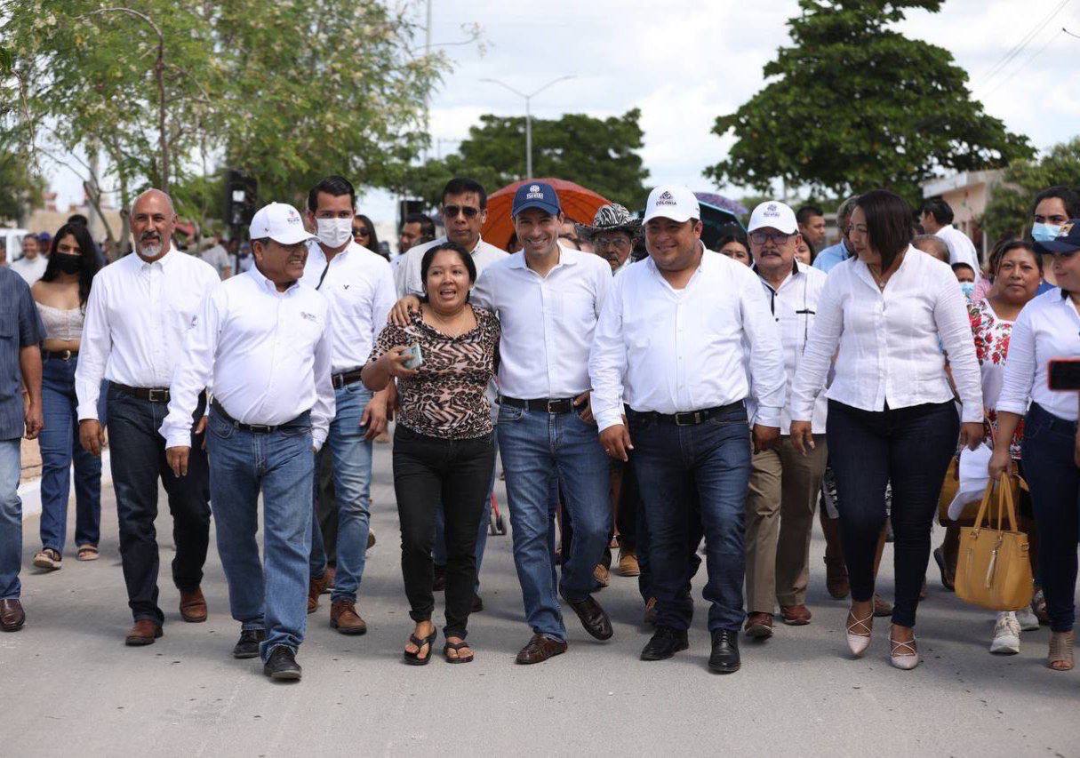 El Gobernador Mauricio Vila Dosal entregó trabajos de construcción y repavimentación de calles en Kanasín